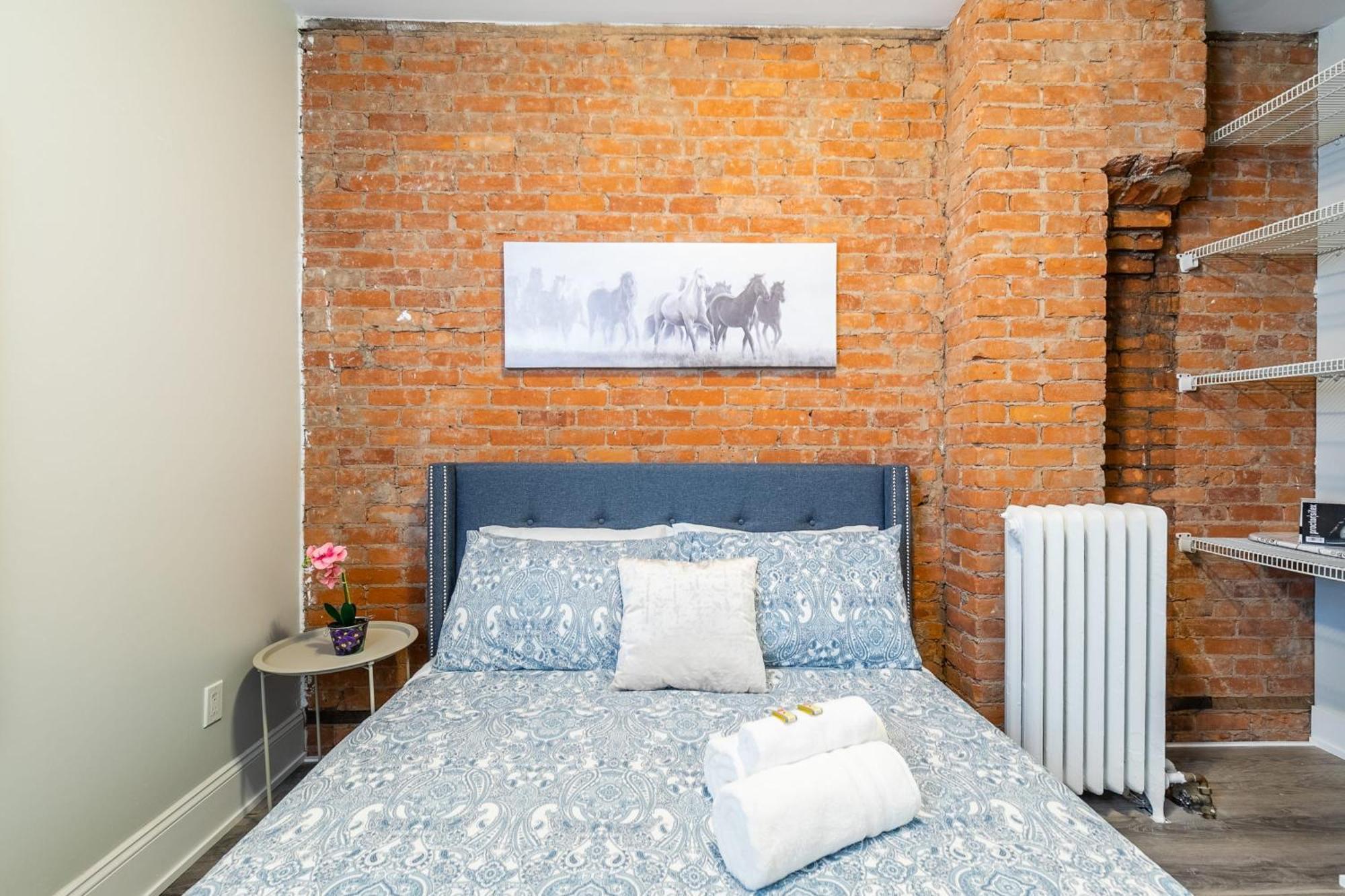 1Br - Queen Bed Apartment In Hamilton'S Best Neighborhood Exterior photo